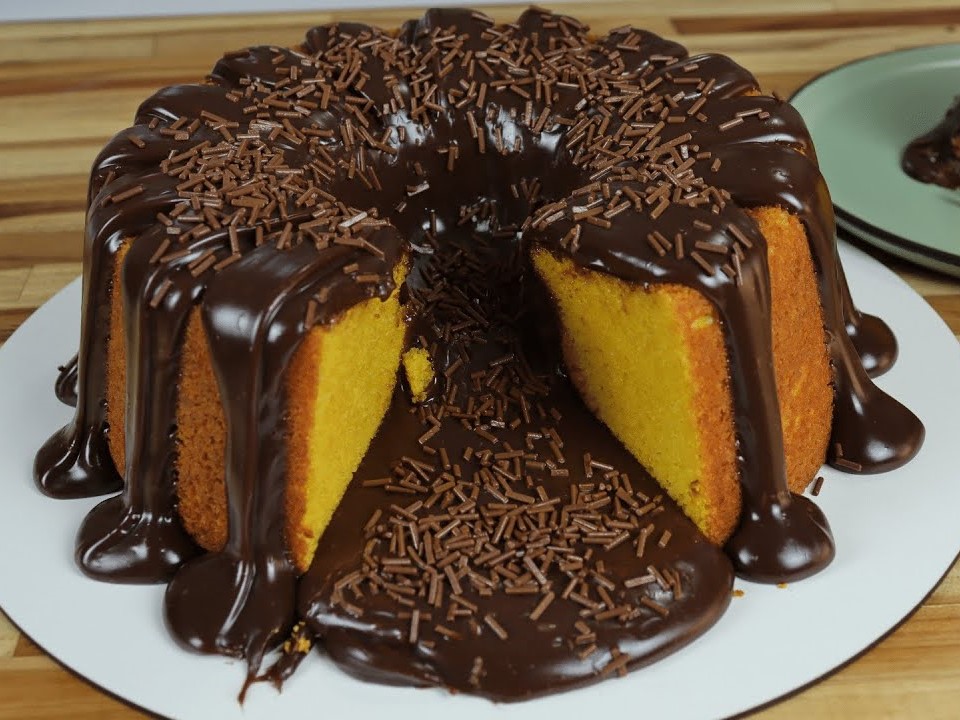 bolo de cenoura com cobertura de brigadeiro