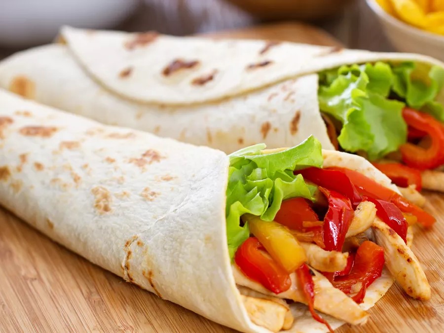 wrap de frango com salada