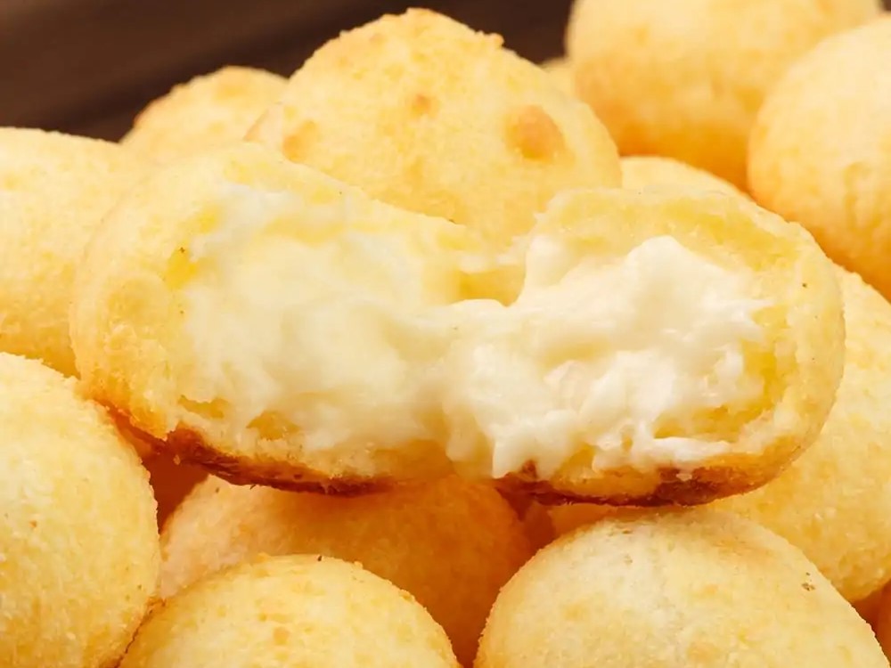 pão de queijo recheado com catupiry