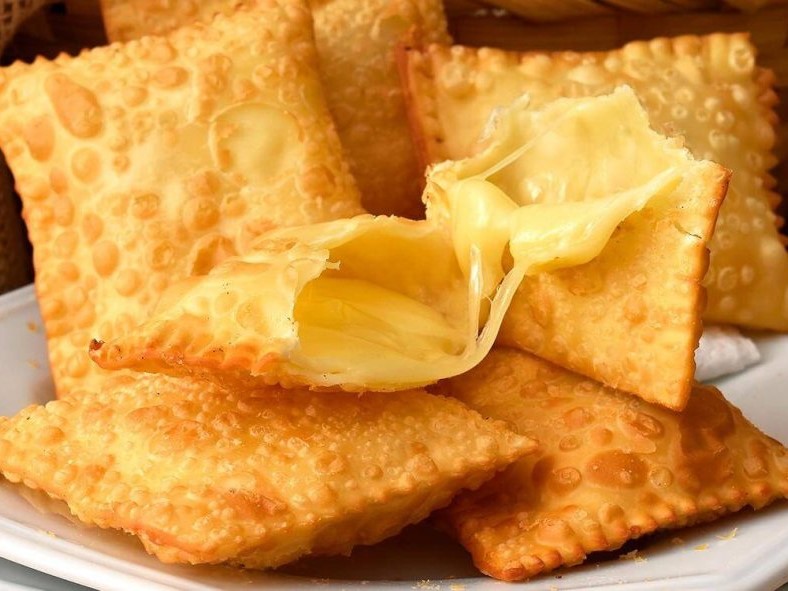 mini pastel de queijo